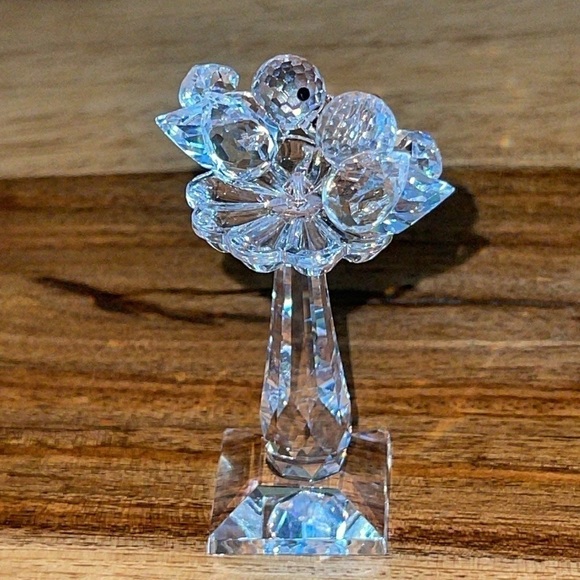 Faceted Crystal Birds In Birdbath Figurine - Picture 4 of 5